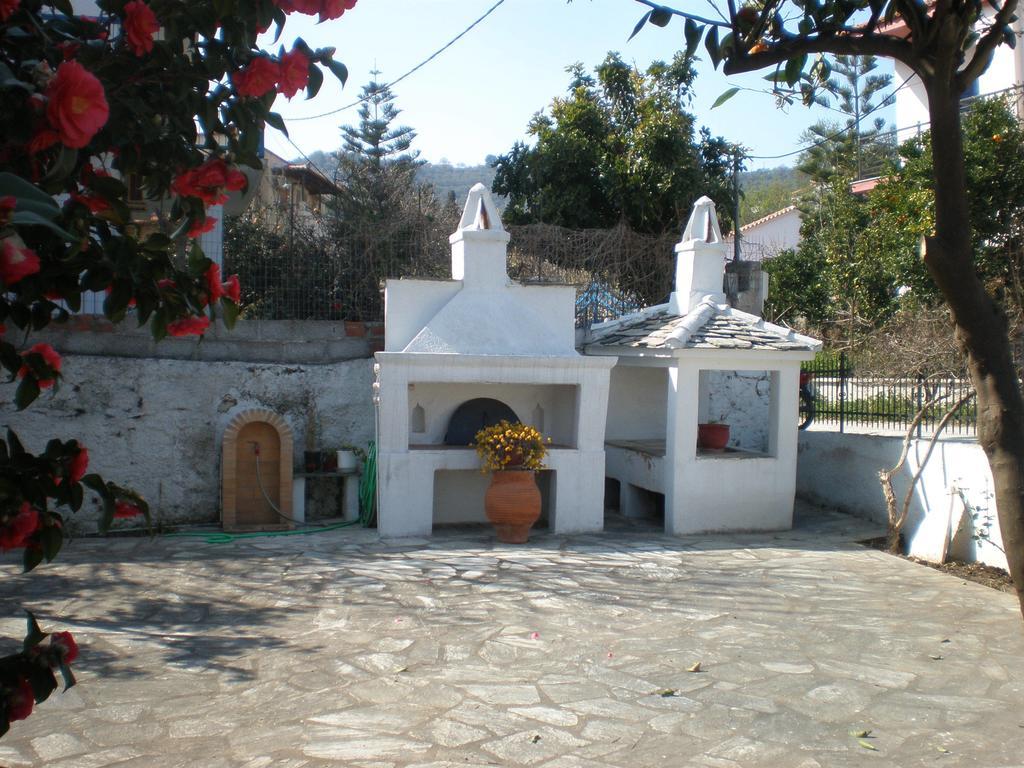 Karagiozos Studios & Apartments Skopelos Town Exterior photo